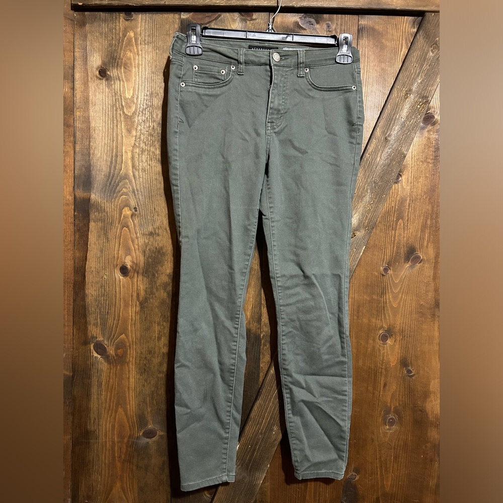 Aeropostale High Waisted Jegging, size 6 Regular, smoke free home